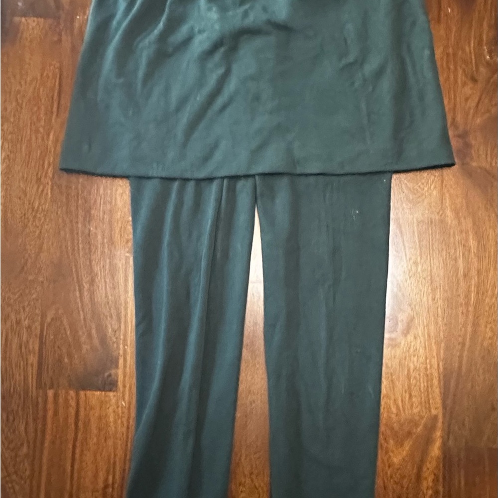 Amazon skirt with attached leggings. Soft and hunter green